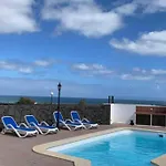 Lía Villa