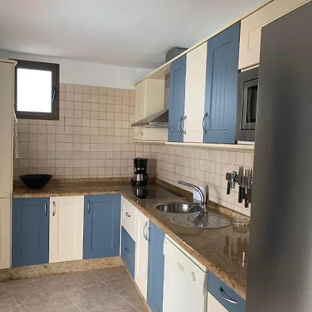 Lia פאמארה